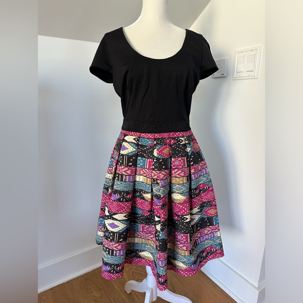 Gorgeous short sleeve Anthropologie structured dress size 6